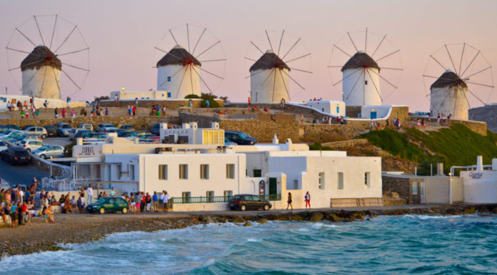 Με υποβρύχια καλώδια συνδέουν τις Κυκλάδες