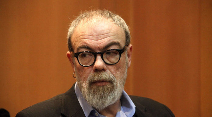 Οι αθώες μολότοφ και η συγνώμη των …νεκρών