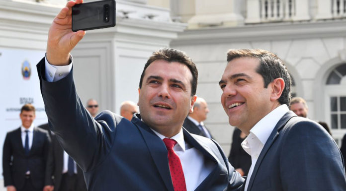 Τα selfie του Τσίπρα με τον Ζάεφ