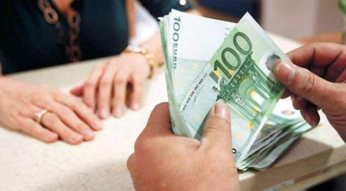 Προεκλογικά επιδόματα και μείωση ΦΠΑ στη μέση του μηνός