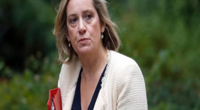 Παραιτήθηκε η υπουργός Εργασίας του Τζόνσον