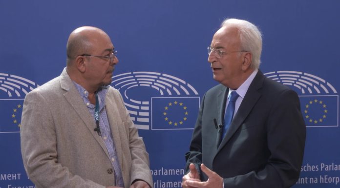 Νιαζί Κιζίγκιουρεκ, Ευρωβουλευτής ΑΚΕΛ