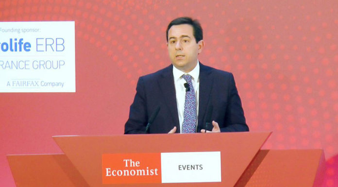 Νότης Μηταράκης στο Economist: Χρειαζόμαστε ένα σύστημα τριών πυλώνων