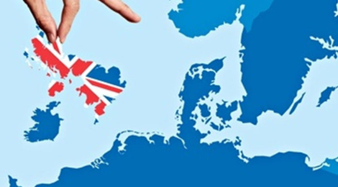 Συμφωνία στο παρά ένα ΕΕ – Βρετανίας Οι δύο πλευρές μιλούν για δίκαιο συμβιβασμό