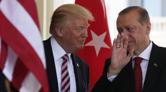 Der Spiegel: Ερντογάν και Τραμπ πίσω από το σκάνδαλο της τουρκικής τράπεζας Halkbank;