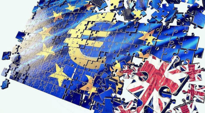 Γιούνκερ: Θα εντείνουμε τις προετοιμασίες για Brexit χωρίς συμφωνία