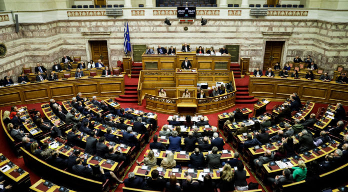 Οι κομματικές τρικλοποδιές και τα προβλήματα