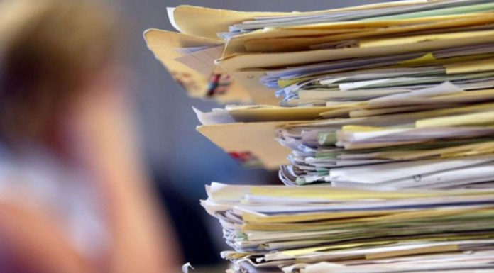 Ουστ στη γραφειοκρατία