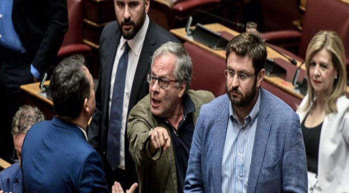 Ή οι συμμορίτες ή εμείς…