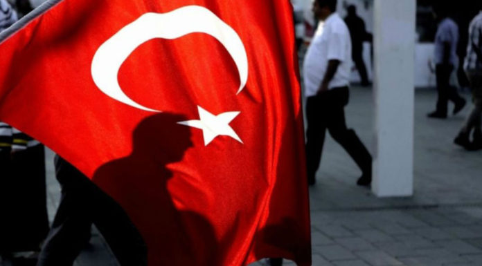 Η Τουρκία «επί ξηρού ακμής»