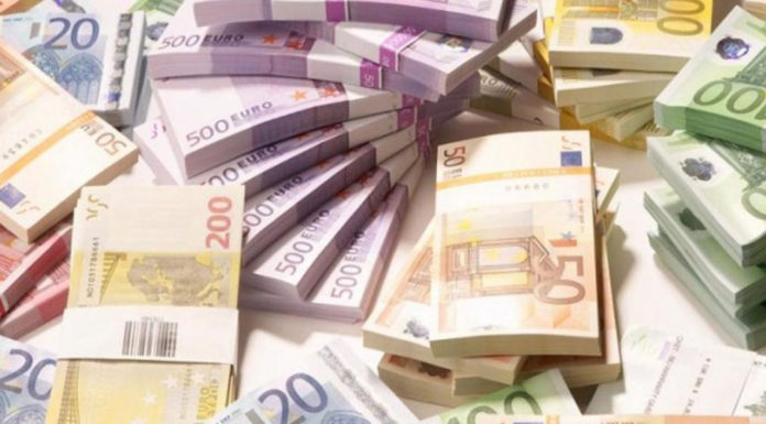 Νηστικό αρκούδι ούτε χορεύει ούτε επιστρέφει