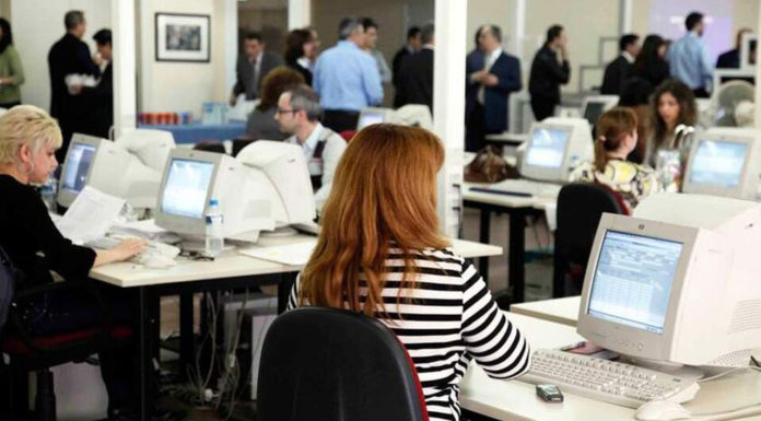 Οι βλαβερές συνέπειες της μονιμότητας Δημοσίων Υπαλλήλων