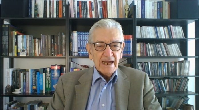 Πίσω από την αντιΤράμπ ρητορική