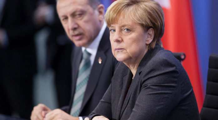 Bloomberg: Η επιχείρηση κατευνασμού της Μέρκελ