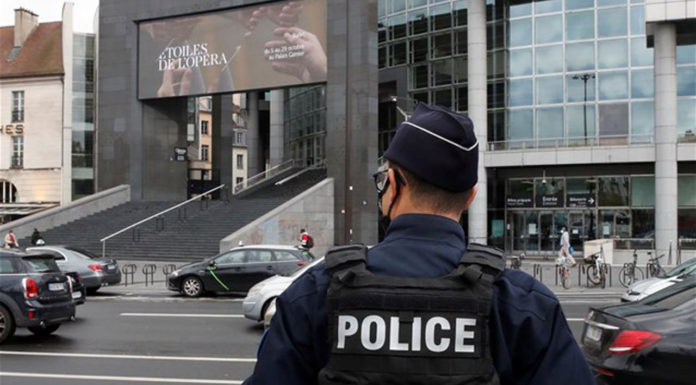 Γάλλος υπουργός Εσωτερικών: Είμαστε σε πόλεμο εναντίον της ισλαμικής τρομοκρατίας