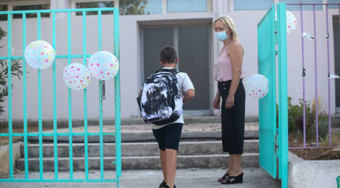 Ψεκασμένοι εναντίον της μάσκας