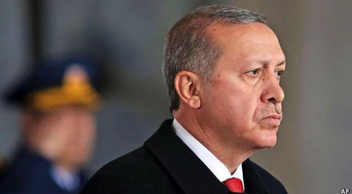 Πώς ο Ερντογάν «τορπίλισε» τις συνομιλίες με την Αθήνα – Τα «πρωτόκολλα» του Βερολίνου και η προκλητική στάση του Σουλτάνου