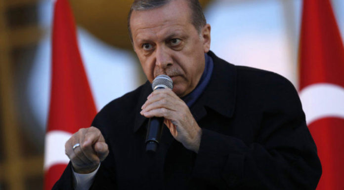 Ο Ερντογάν βάζει στο τραπέζι τη λύση των δύο κρατών