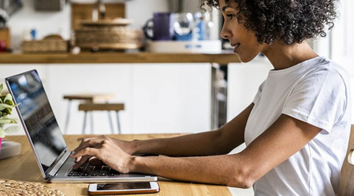 7 στους 10 Έλληνες αναζητούν online επαγγελματίες για το σπίτι