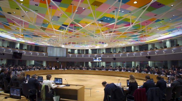 Πώς υπερασπίζεσαι καλύτερα τα συμφέροντα της χώρας σου;