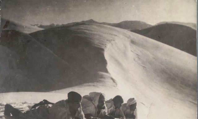 Alors c’est la guerre…Του Σάκη Μουμτζή