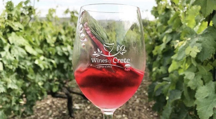 44 φιάλες κρασί δώρο από τα μέλη του Δικτύου Οινοποιών Κρήτης μέσω των Social Media