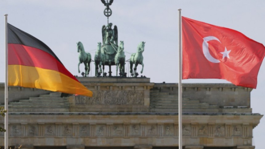 germaniki-tourkiki-simaia