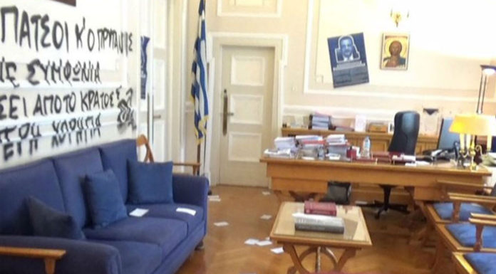 Nα τους ξεράσει η κοινωνία