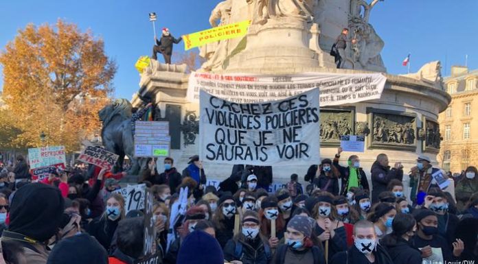 Συντηρητική στροφή Μακρόν εν όψει των εκλογών του 2022… Της Λίζα Λουί