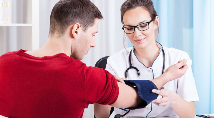 Έξι κινήσεις που ρίχνουν την πίεση και μας γλυτώνουν από τα αντιυπερτασικά