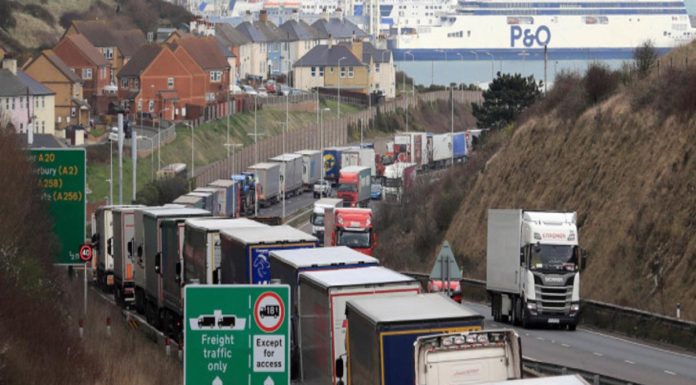 Μπροστά σε χαοτικές καταστάσεις η Βρετανία
