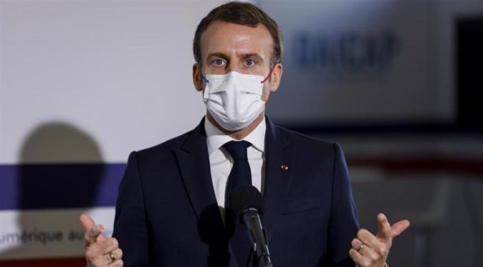 DW: Ο Εμ. Μακρόν υψώνει «ανάστημα» στον ισλαμικό αποσχιτισμό