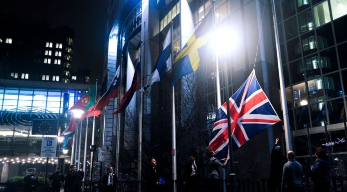 Κομισιόν : Οι πιθανότητες ενός Brexit χωρίς συμφωνία είναι πλέον μεγαλύτερες