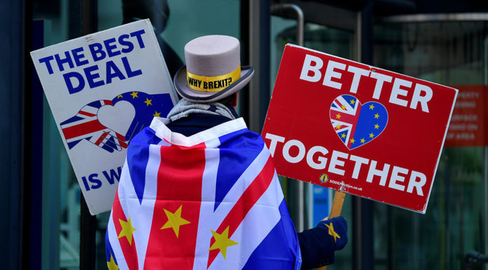 Δύσκολη παραμένει η εμπορική συμφωνία μεταξύ Βρετανίας – Ε.Ε.