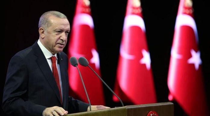 Συνεχίζει τον αμανέ για win-win