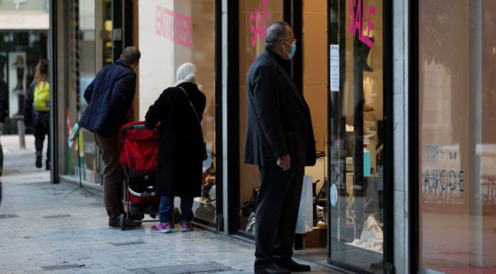 Η εμμονική υποταγή στο παράλογο … Του Ηλία Καραβόλια