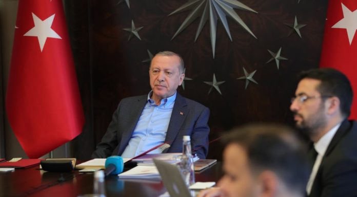 ΝΥT: Η τουρκική οικονομία βουλιάζει, μαζί κι η δημοτικότητα Ερντογάν