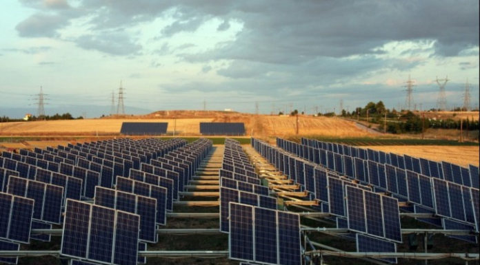 Υψηλό ενδιαφέρον για επενδύσεις σε ανανεώσιμες πηγές – Στα 24 γιγαβάτ οι αιτήσεις στη ΡΑΕ