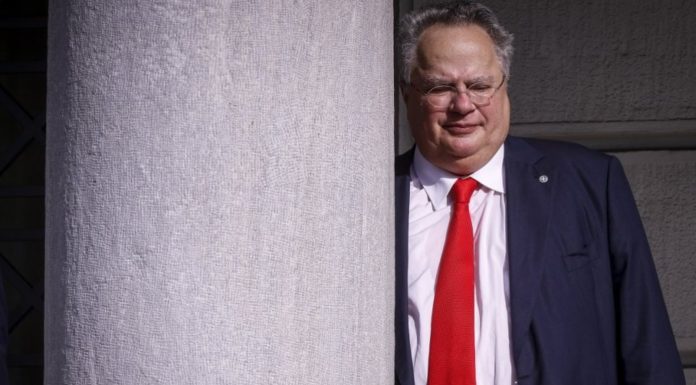 Κριτική Κοτζιά: Με λανθασμένο και φοβικό τρόπο το κλείσιμο των κόλπων