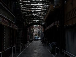 Κοροναϊός : Ανησυχία για τις εικόνες στις εκκλησίες και τις μεθεόρτιες επιπτώσεις – Έρχεται παράταση του lockdown;