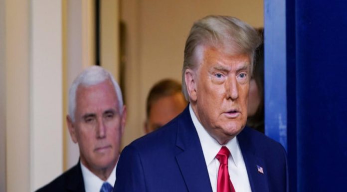 Ο Τραμπ πιέζει τον Πενς να μπλοκάρει την επικύρωση της νίκης Μπάιντεν