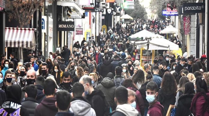 Το τρίτο κύμα της πανδημίας είναι εδώ: «Πλημμύρισε» από κόσμο η Ερμού