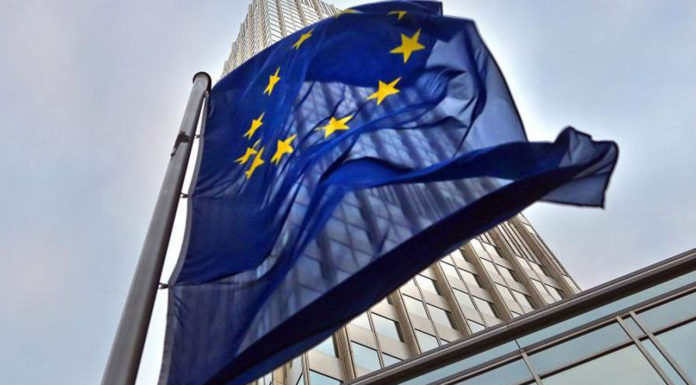 Κομισιόν: Υποστηρίζουμε κάθε προσπάθεια συνέχισης των επιστροφών από τα ελληνικά νησιά στην Τουρκία