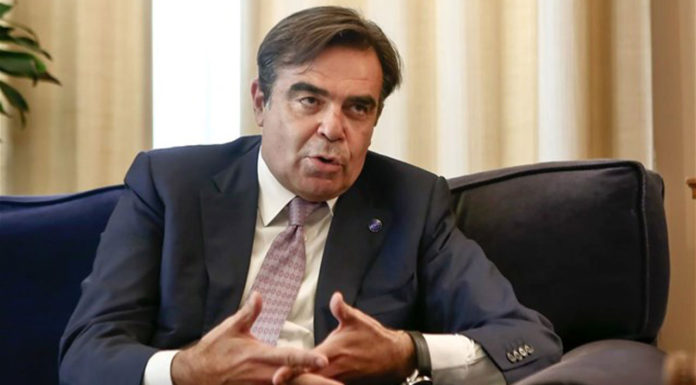 Ο Αντιπρόεδρος της Κομισιόν Μαργαρίτης Σχοινάς απηύθυνε χαιρετισμό στα Αρχαία Ελληνικά στην Ιταλία