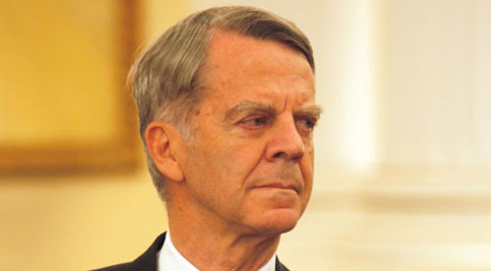 Παύλος Αποστολίδης : Ο διπλωμάτης «ειδικών αποστολών» που ηγείται της ελληνικής αντιπροσωπίας για τις διερευνητικές