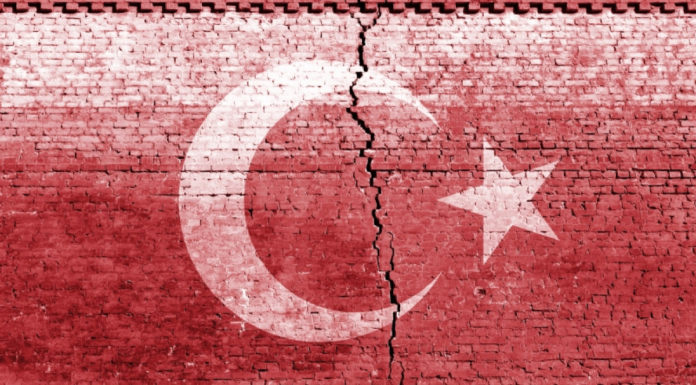 Κώστας Βενιζέλος: Ούτε ο Μεβλούτ δεν στηρίζει τόσο πολύ το αφήγημά του