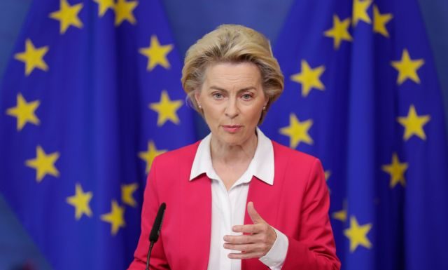 Άρθρο φον ντερ Λάιεν – Σχοινά: Η Ευρώπη δεν συμμετέχει σε κούρσα ταχύτητας αλλά σε αγώνα ασφάλειας