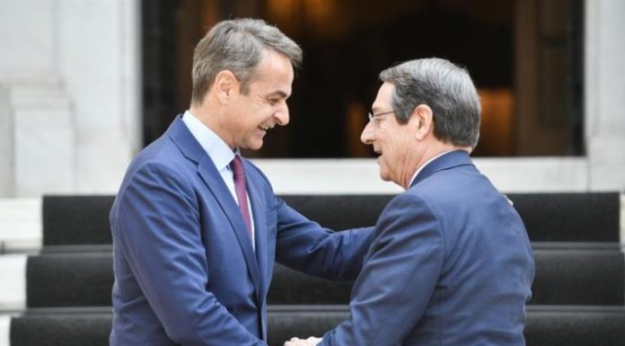 Δύο συν μία πορείες στο Κυπριακό