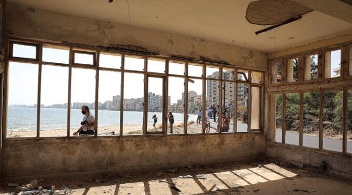 Δύο κυριαρχίες και «τρύπια» ομπρέλα προωθούν στο Κυπριακό