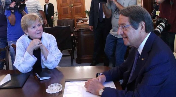 Δυστοκία για «κλείδωμα» ημερομηνίας Πενταμερούς